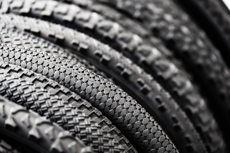 Tube vs Tubeless Tires – We Asked the Experts