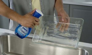clean a water bottle: Using soapy water