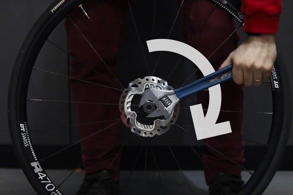 Fasten the Locking Ring - how to install rotors