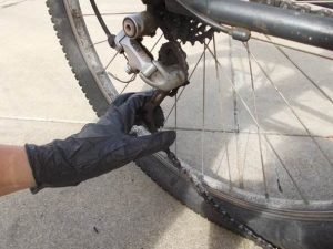 how to put a chain on a bike