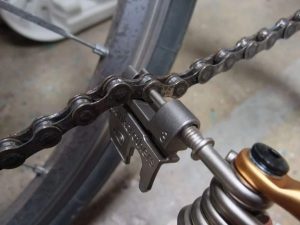 disconnect the chain using tool
