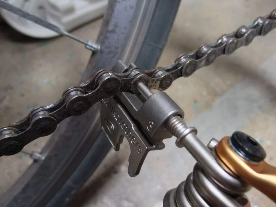 How to Fix a Broken Chain - disconnect the chain using tool