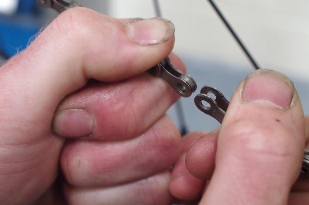how to replace a bike chain - Mating the chain