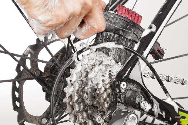 How to replace a bike chain - Clean the Cassette