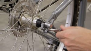 Reinstall the wheel -how to replace a bike inner tube