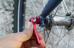 replacing bicycle inner tube - Uninstall the wheel