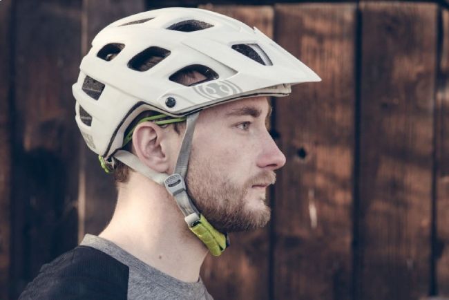Types of Mountain Bike Helmet - Open face enduro